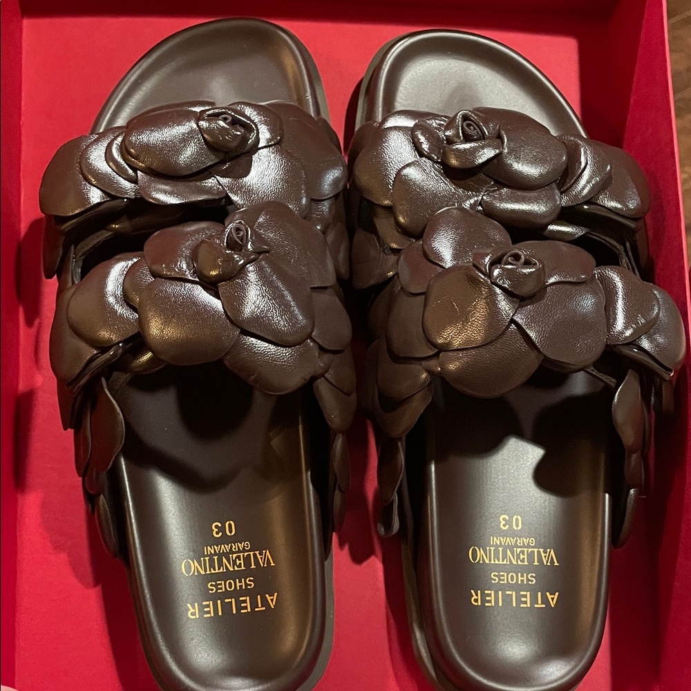 VALENTINO GARAVANI
Valentino Atelier 03 Leather Sandal In Brown - Picture 3 of 9